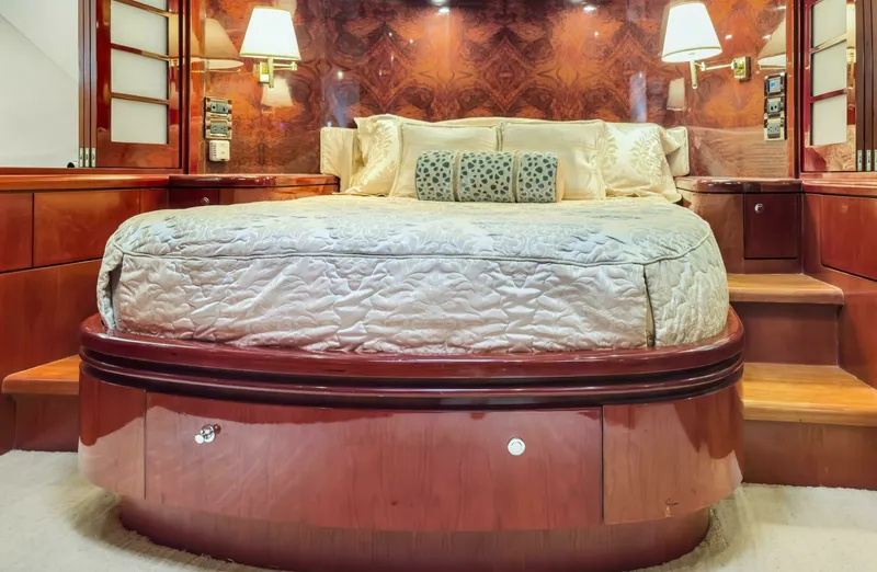 Slide: The Image of Ocean Alexander 80 motoryacht 2005 - 7648210