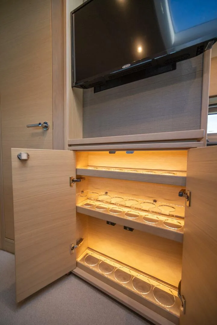 Slide: The Image of Princess V40 2021 - 5964938