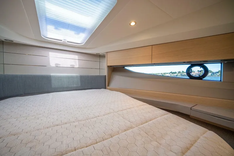 Slide: The Image of Princess V40 2021 - 5964918