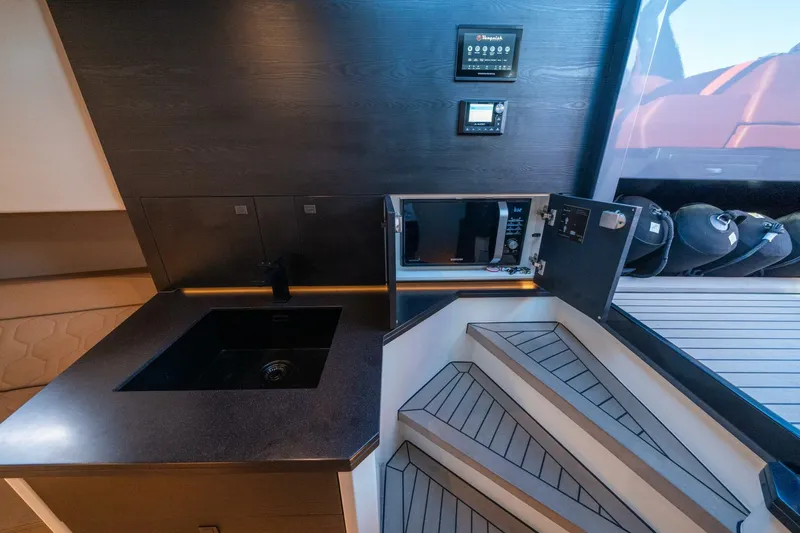 Slide: The Image of Vanquish VQ45 2022 - 5965040