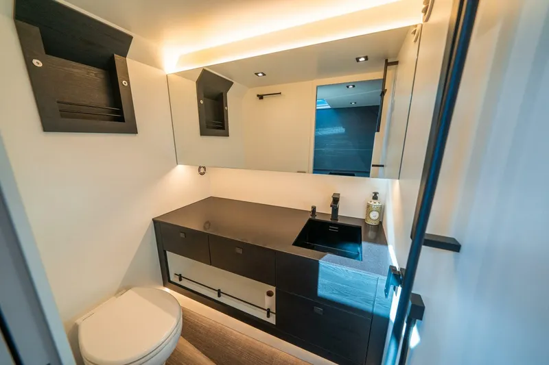 Slide: The Image of Vanquish VQ45 2022 - 5965041