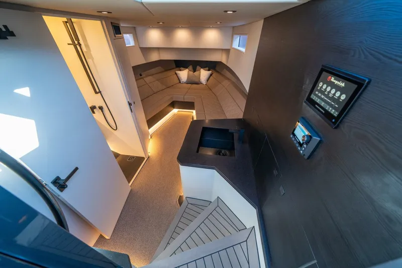 Slide: The Image of Vanquish VQ45 2022 - 5965034