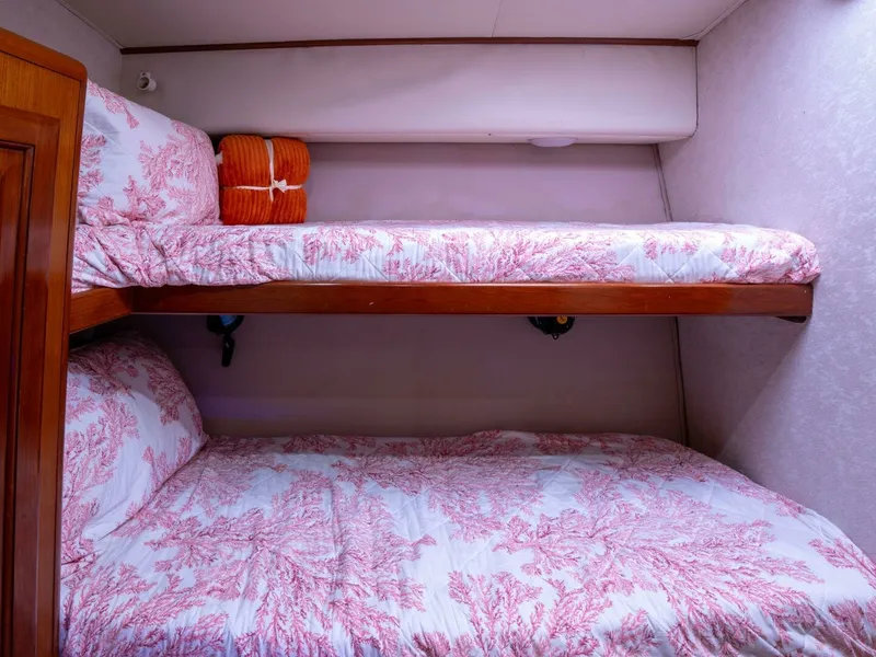Slide: The Image of Viking 58 BAREFOOT - Guest Stateroom 1998 Viking 58 Convertible BAREFOOT - 7676791