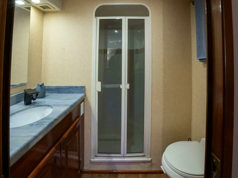 Slide: The Image of Viking 58 BAREFOOT - Head 1998 Viking 58 Convertible BAREFOOT - 7676788