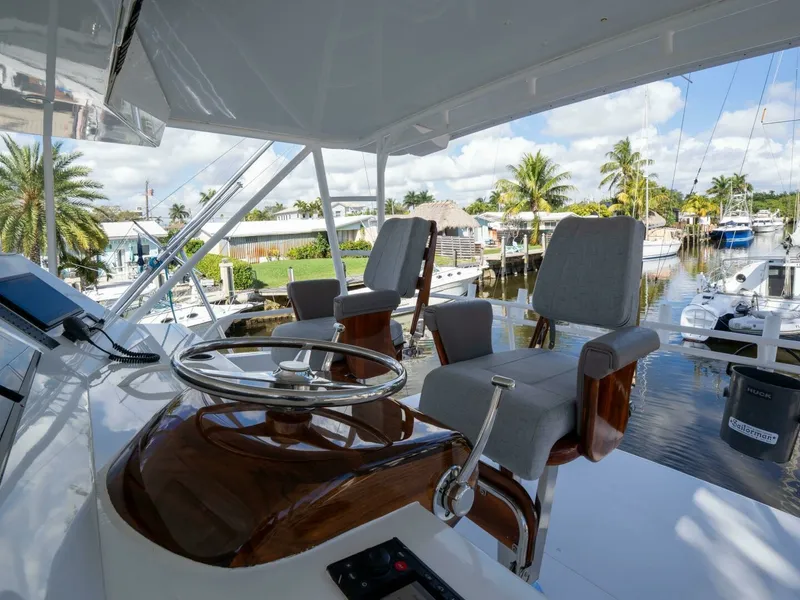 Slide: The Image of Viking 58 BAREFOOT - Helm 1998 Viking 58 Convertible BAREFOOT - 7676765