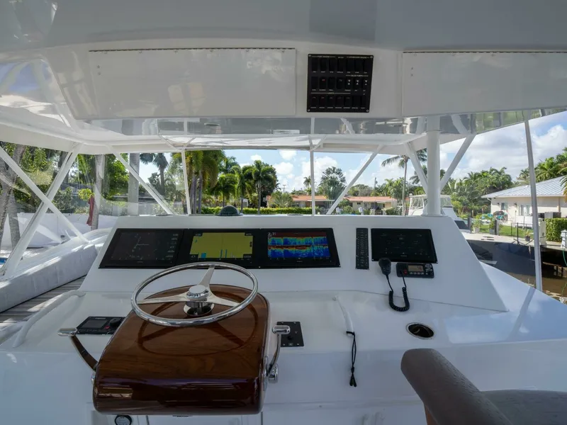 Slide: The Image of Viking 58 BAREFOOT - Helm 1998 Viking 58 Convertible BAREFOOT - 7676769