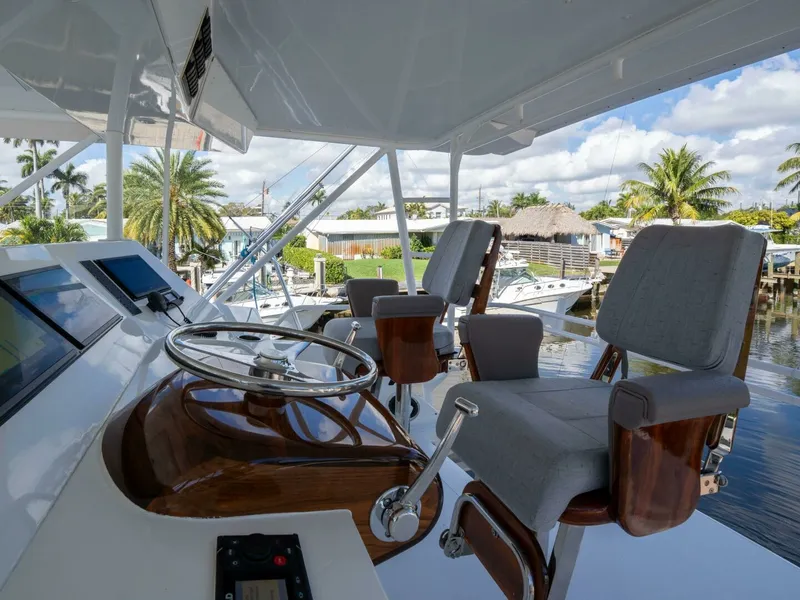 Slide: The Image of Viking 58 BAREFOOT - Helm 1998 Viking 58 Convertible BAREFOOT - 7676764