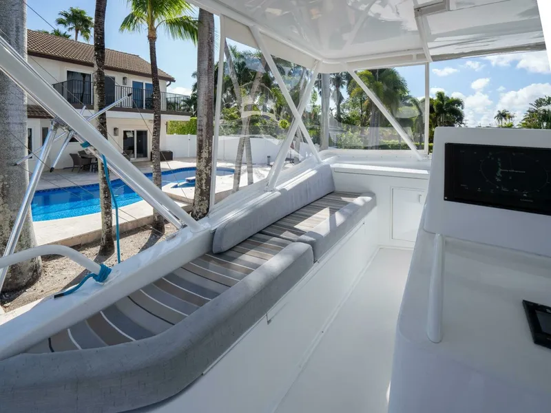 Slide: The Image of Viking 58 BAREFOOT - Helm Seating 1998 Viking 58 Convertible BAREFOOT - 7676771