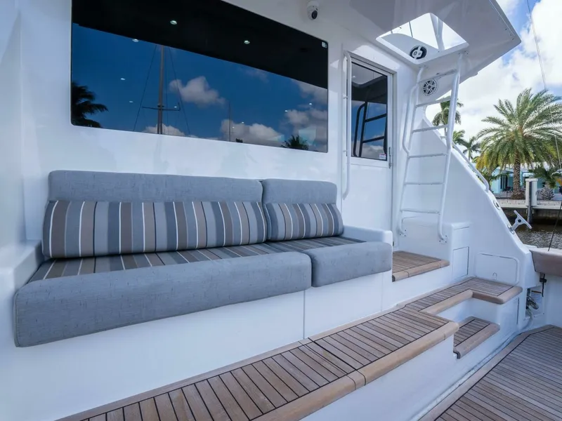 Slide: The Image of Viking 58 BAREFOOT - Cockpit 1998 Viking 58 Convertible BAREFOOT - 7676775