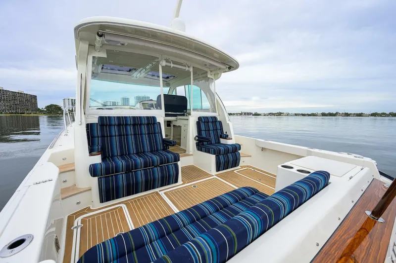 Slide: The Image of Hinckley 40X Renie Vie- Cockpit 2022 Hinckley 40X Renie Vee - 5937698