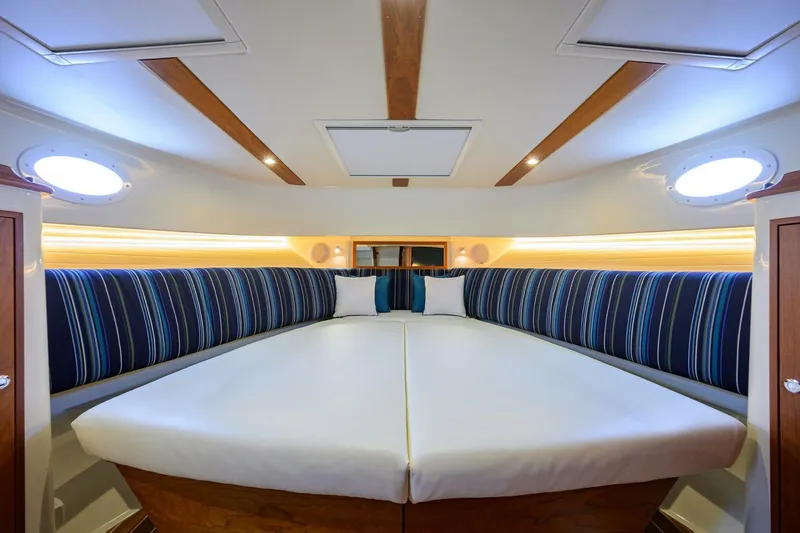 Slide: The Image of Hinckley 40X Renie Vie-Daybed Forward 2022 Hinckley 40X Renie Vee - 5937860