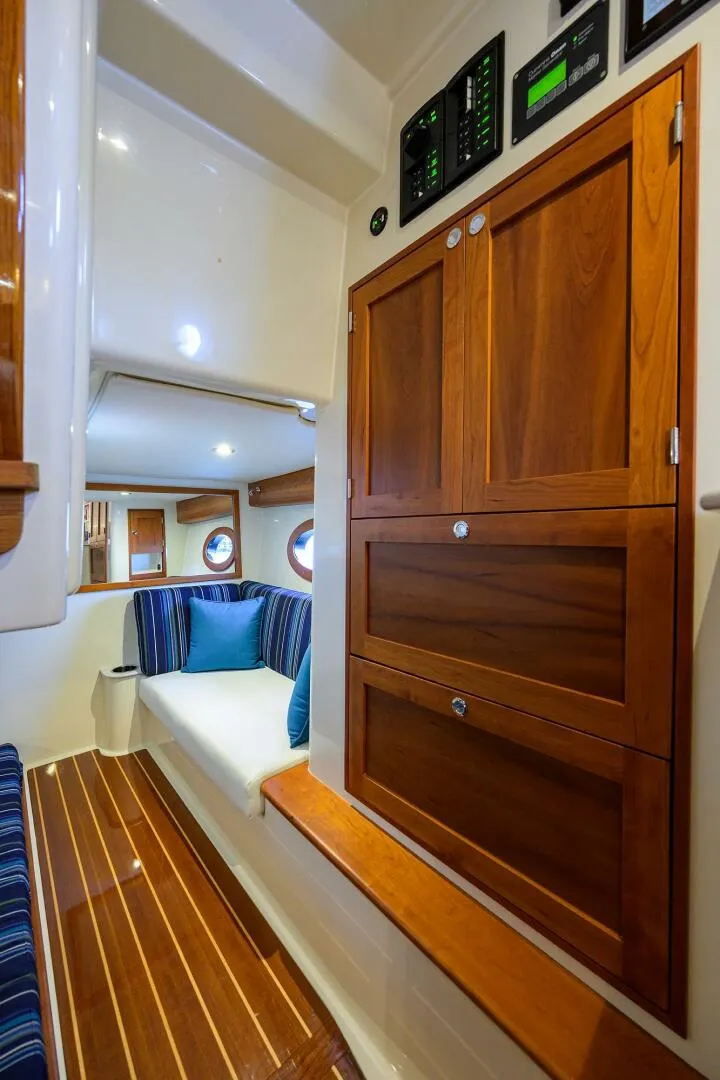 Slide: The Image of Hinckley 40X Renie Vie- Storage/and Loveseat 2022 Hinckley 40X Renie Vee - 5937862