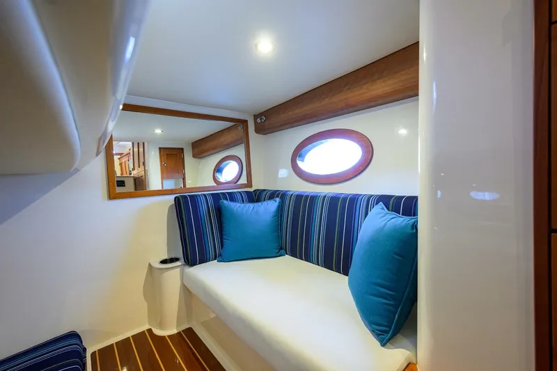 Slide: The Image of Hinckley 40X Renie Vie- Loveseat 2022 Hinckley 40X Renie Vee - 5937863