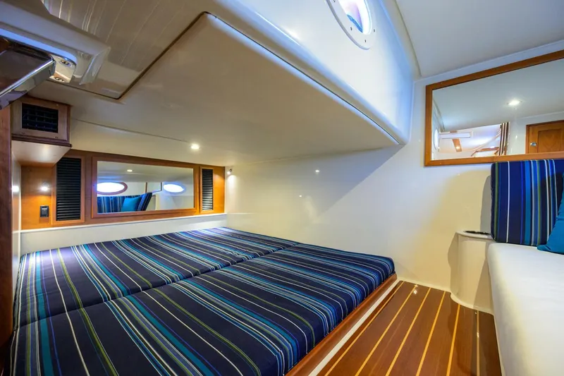 Slide: The Image of Hinckley 40X Renie Vie- Day Bed Aft 2022 Hinckley 40X Renie Vee - 5937865