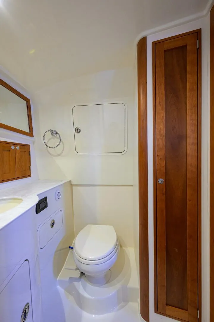 Slide: The Image of Hinckley 40X Renie Vie- Head 2022 Hinckley 40X Renie Vee - 5937906