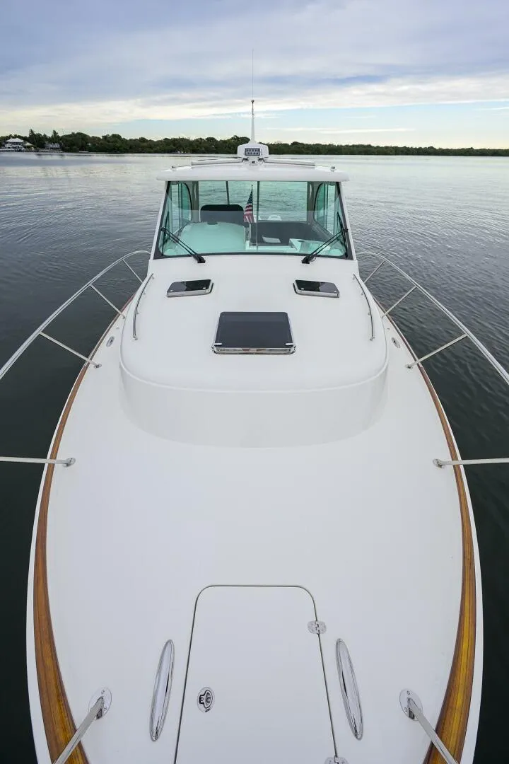 Slide: The Image of Hinckley 40X Renie Vie- Bow 2022 Hinckley 40X Renie Vee - 5937834