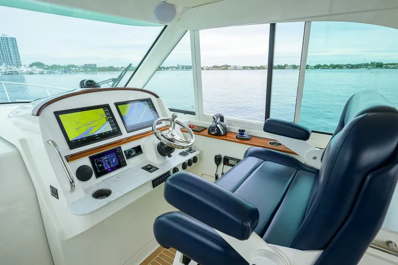 Slide: The Image of Hinckley 40X Renie Vie- Salon/Helm 2022 Hinckley 40X Renie Vee - 5937845