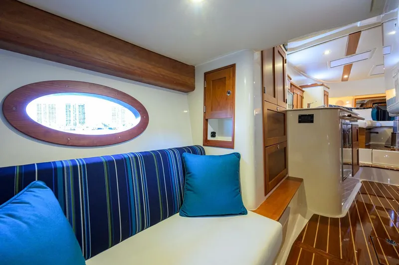 Slide: The Image of Hinckley 40X Renie Vie- Loveseat 2022 Hinckley 40X Renie Vee - 5937864