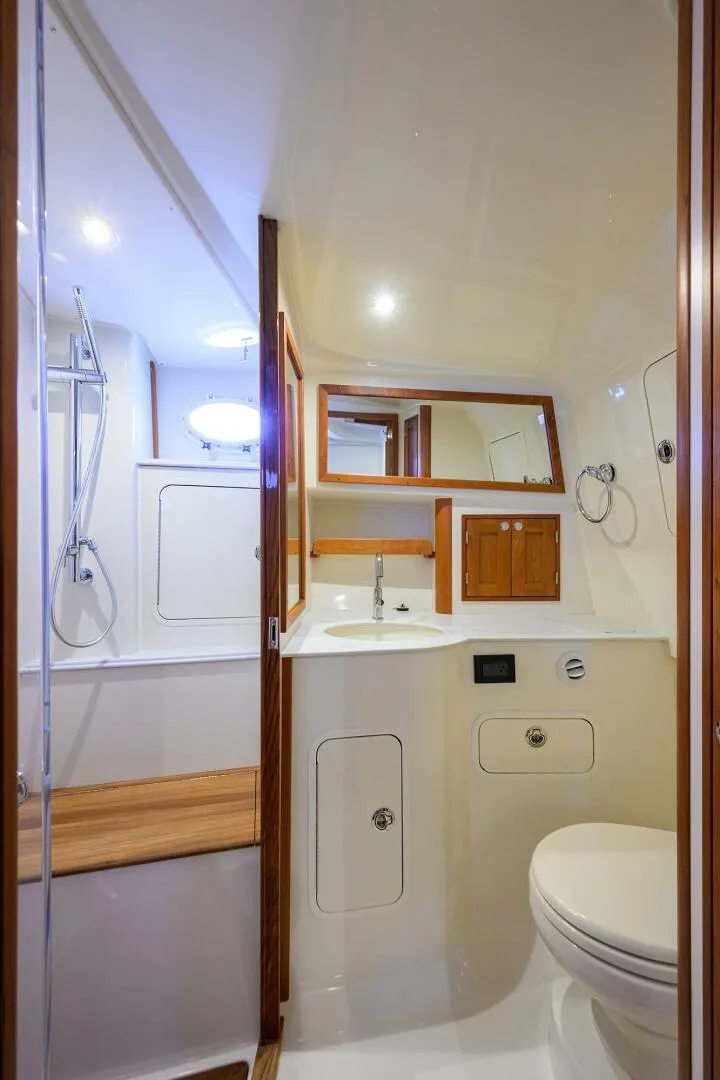 Slide: The Image of Hinckley 40X Renie Vie- Head 2022 Hinckley 40X Renie Vee - 5937903