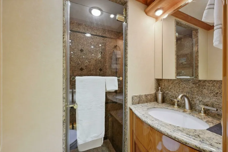 Slide: The Image of Cheoy Lee 95 FOOTLOOSE - Guest Stateroom 1 Ensuite Head 2008 Cheoy Lee 95
FOOTLOOSE - 7647755