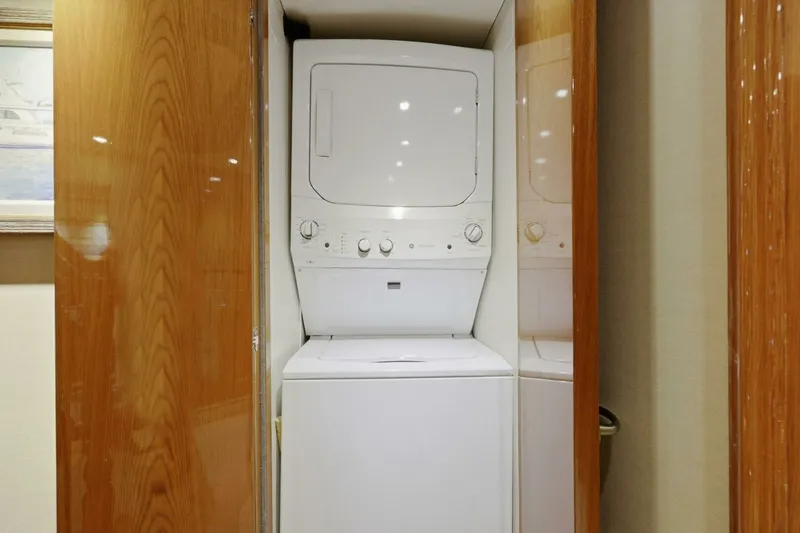 Slide: The Image of Cheoy Lee 95 FOOTLOOSE - Washer and Dryer 2008 Cheoy Lee 95
FOOTLOOSE - 7647759