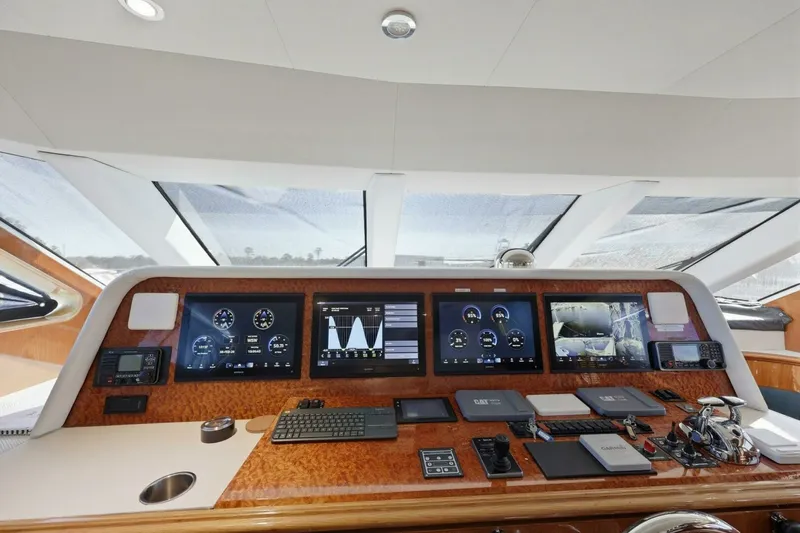 Slide: The Image of Cheoy Lee 95 FOOTLOOSE - Skybridge Helm 2008 Cheoy Lee 95
FOOTLOOSE - 7647727
