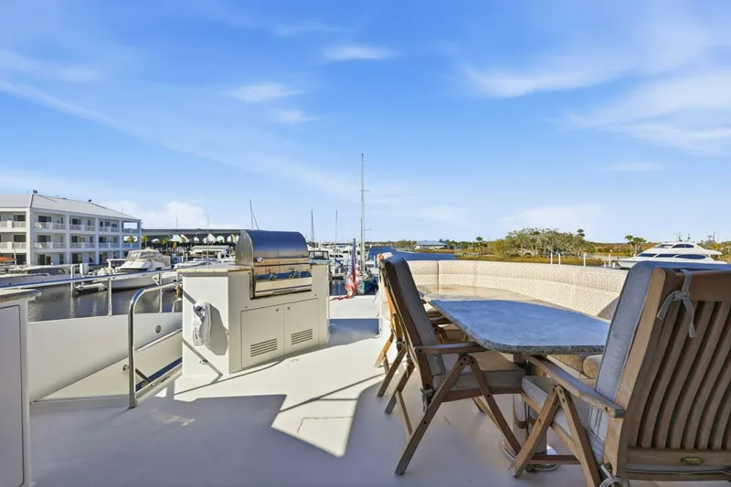 Slide: The Image of Cheoy Lee 95 FOOTLOOSE - Skybridge Aft 2008 Cheoy Lee 95
FOOTLOOSE - 5946758