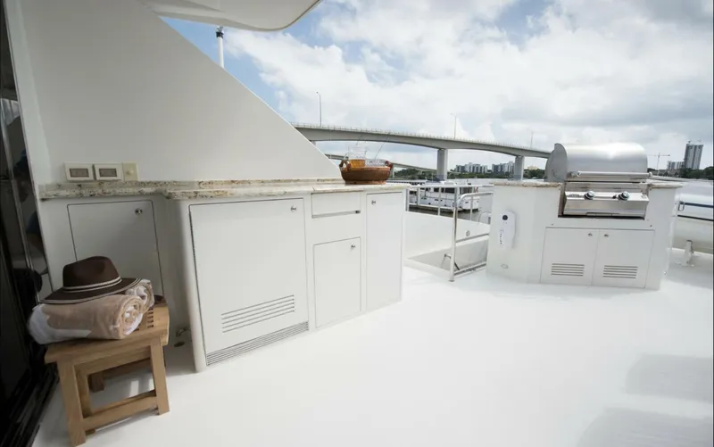 Slide: The Image of Cheoy Lee 95 FOOTLOOSE - Skybridge Aft 2008 Cheoy Lee 95
FOOTLOOSE - 5946563