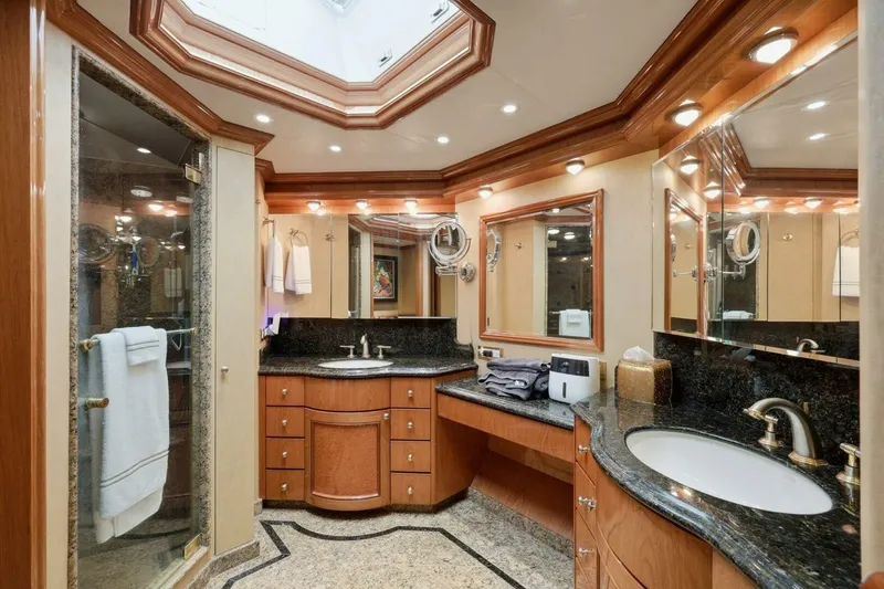 Slide: The Image of Cheoy Lee 95 FOOTLOOSE - Master Stateroom Ensuite Head 2008 Cheoy Lee 95
FOOTLOOSE - 5946632