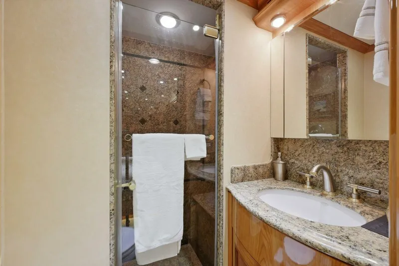 Slide: The Image of Cheoy Lee 95 FOOTLOOSE - Guest Stateroom 1 Ensuite Head 2008 Cheoy Lee 95
FOOTLOOSE - 5946642