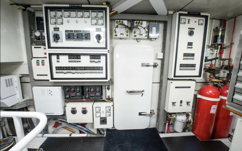 Slide: The Image of Cheoy Lee 95 FOOTLOOSE - Engine Room 2008 Cheoy Lee 95
FOOTLOOSE - 5946795