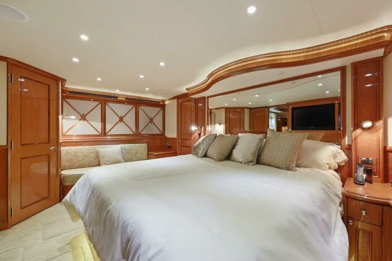 Slide: The Image of Cheoy Lee 95 FOOTLOOSE - VIP Stateroom 2008 Cheoy Lee 95
FOOTLOOSE - 7647750