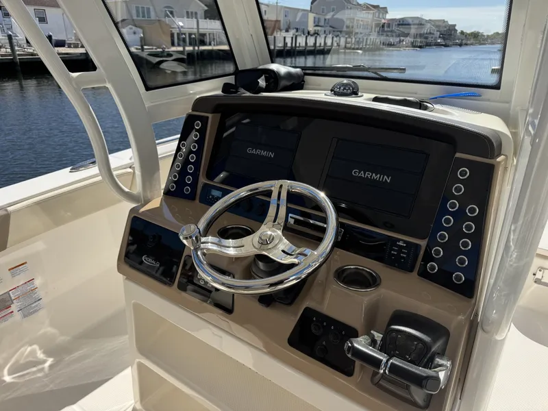 Slide: The Image of Robalo R272 Center Console 2020 - 6114233
