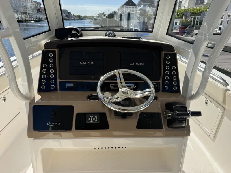 Slide: The Image of Robalo R272 Center Console 2020 - 6114245