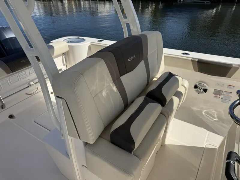 Slide: The Image of Robalo R272 Center Console 2020 - 6114244