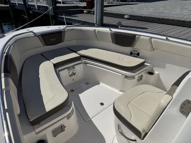 Slide: The Image of Robalo R272 Center Console 2020 - 6114238