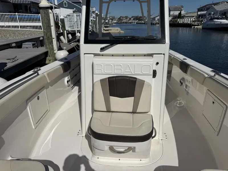 Slide: The Image of Robalo R272 Center Console 2020 - 6114236