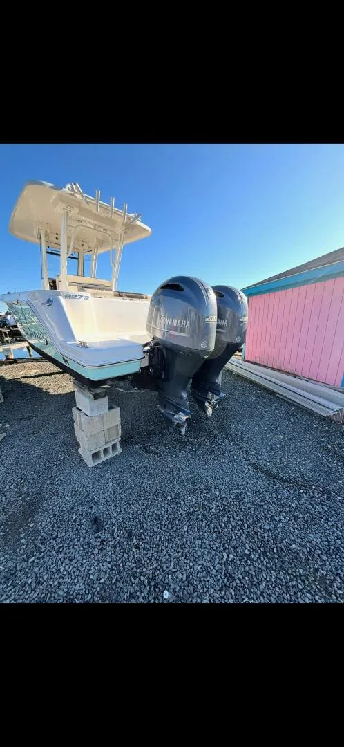 Slide: The Image of Robalo R272 Center Console 2020 - 5938061