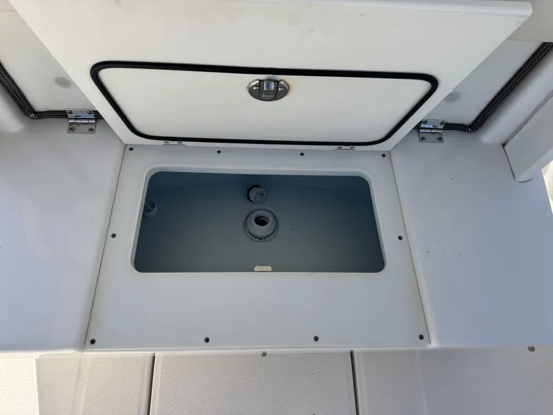 Slide: The Image of Robalo R272 Center Console 2020 - 6114261