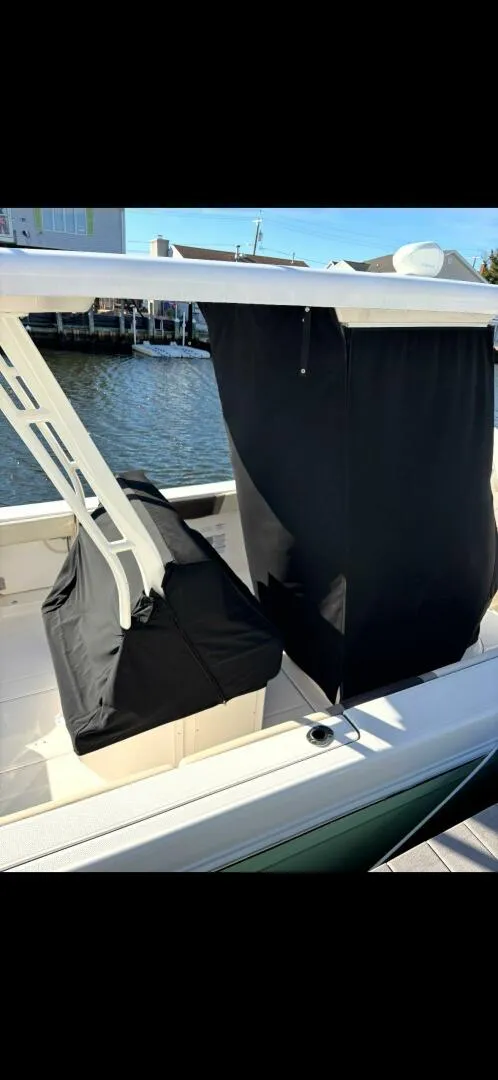 Slide: The Image of Robalo R272 Center Console 2020 - 5938057