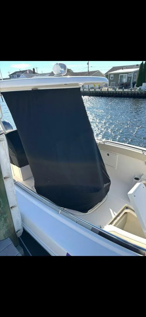 Slide: The Image of Robalo R272 Center Console 2020 - 5938058