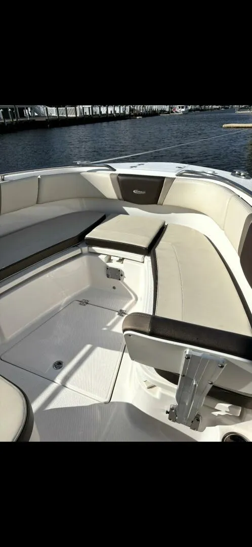 Slide: The Image of Robalo R272 Center Console 2020 - 5938059