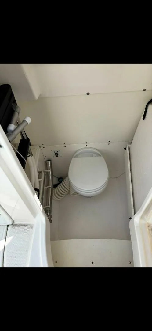 Slide: The Image of Robalo R272 Center Console 2020 - 5938060