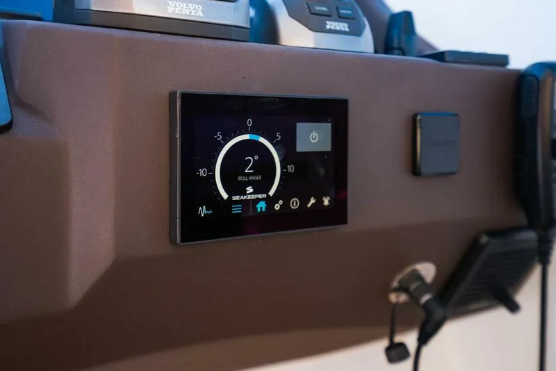 Slide: The Image of Azimut Atlantis 45 - Relax Josephine - Electronics 2022 Azimut Atlantis 45 - Relax Josephine - 5938240