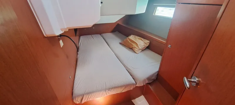 Slide: The Image of Beneteau Oceanis 45 2015 - 6852623
