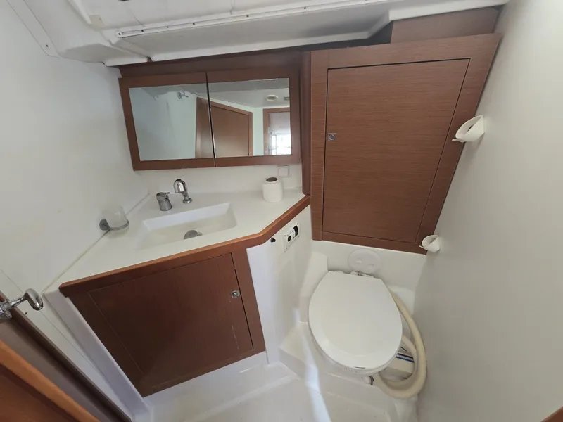 Slide: The Image of Beneteau Oceanis 45 2015 - 6852628
