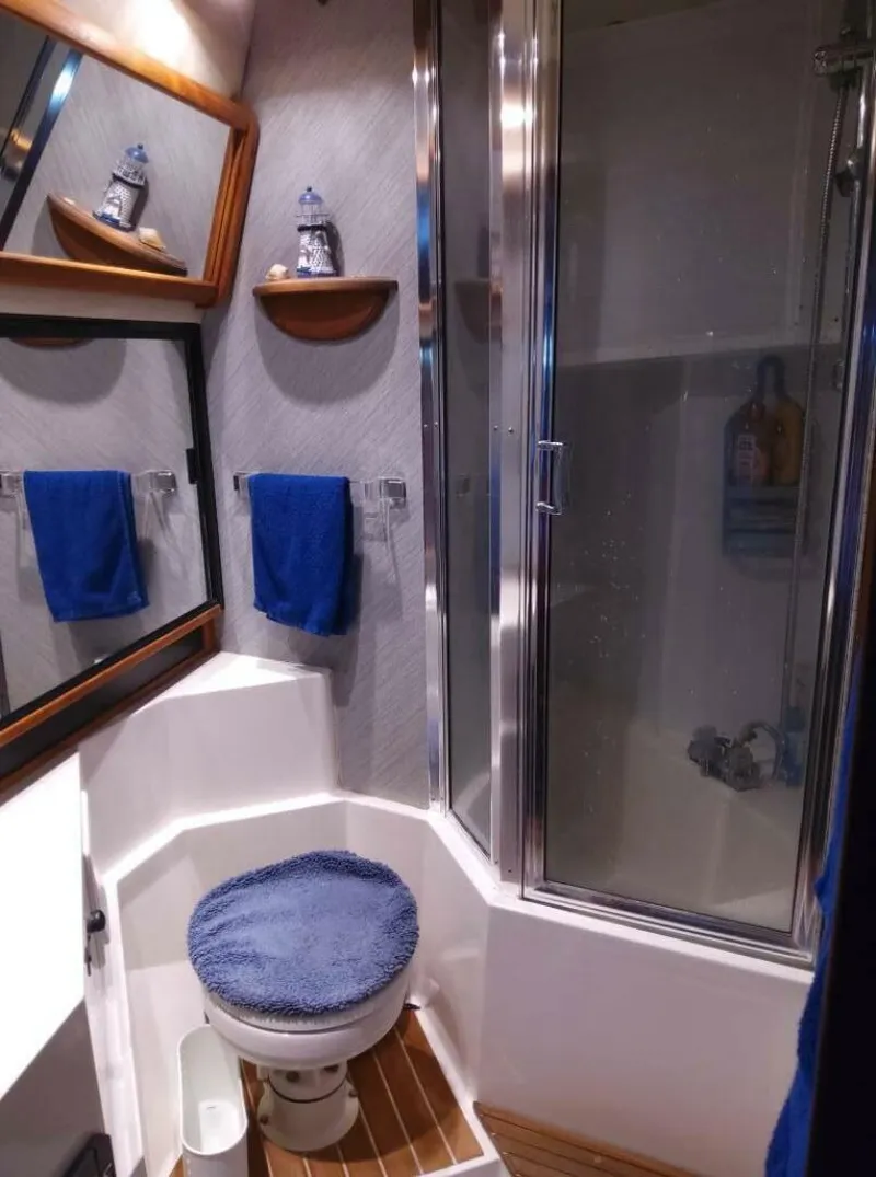 Slide: The Image of Bayliner 4588 1991 - 5940545