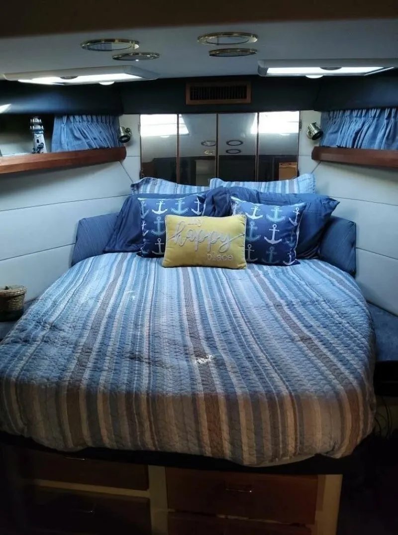 Slide: The Image of Bayliner 4588 Pilothouse 1991 - 7515846