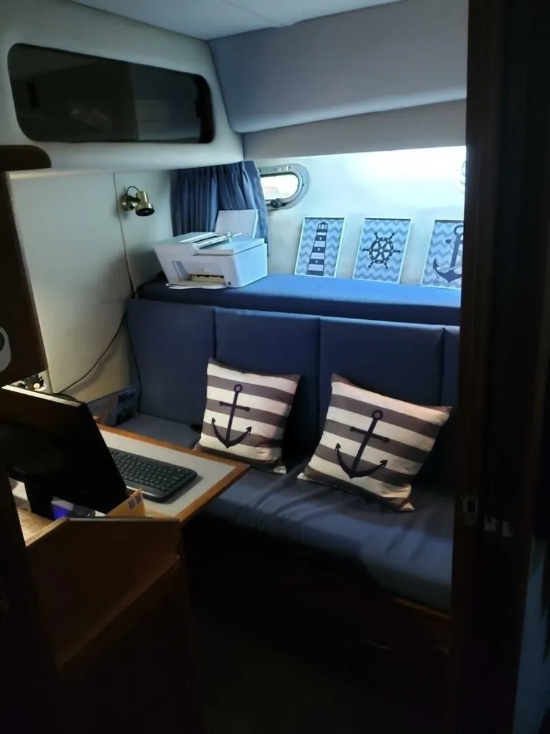 Slide: The Image of Bayliner 4588 Pilothouse 1991 - 7515849