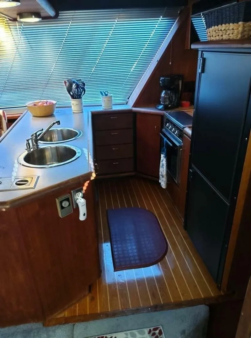 Slide: The Image of Bayliner 4588 Pilothouse 1991 - 7515843